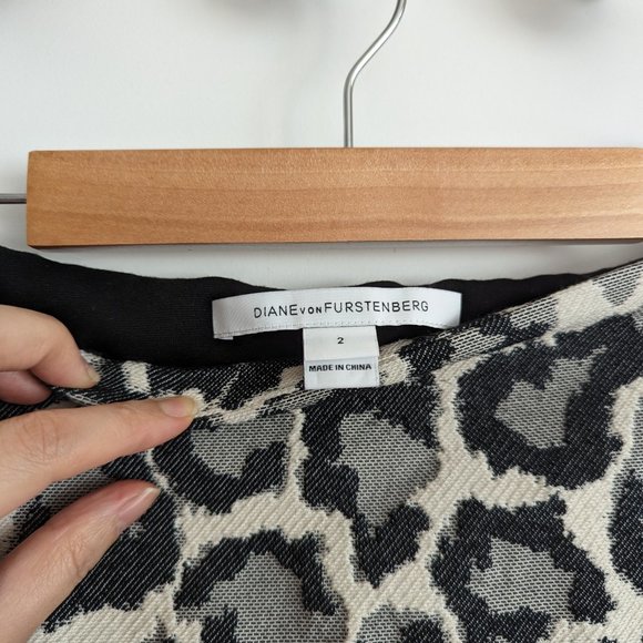 Diane Von Furstenberg Leopard Print Pencil Skirt - Picture 4 of 7
